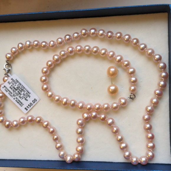Macy's Jewelry - Macy's genuine pearl set. Necklace, Bracelet & Earrings.NWT, pink ,sterling. Box